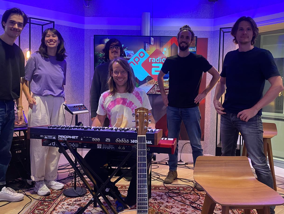 Tim Dawn en MEAU coveren 'Last Train Home' van John Mayer (live @ FraGiel)