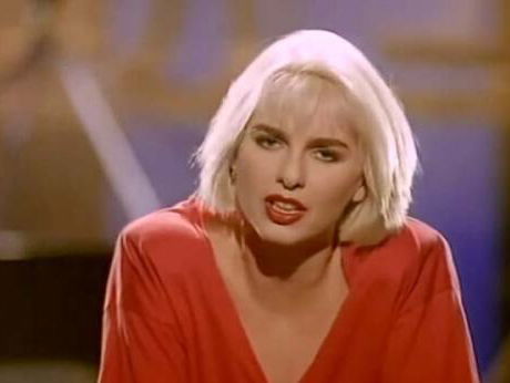 Freddy zocht een plaat en zong hem zelf in