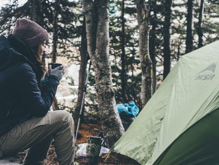 Campings hebben het moeilijk, want we willen alleen nog maar luxe. Jeroen vindt het maar onzin!