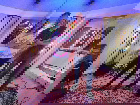 Diggy Dex speelt 'Treur Niet (Ode aan het leven') (Live @ FraGiel)