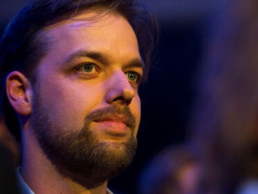 Kritische journalist Babtsjenko zet eigen moord in scène. Vriend Olaf Koens is er nóg van slag van