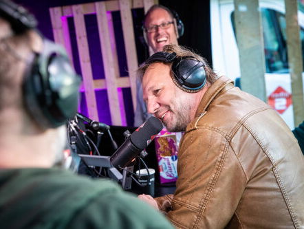 Moeder Rob wil Danny en 3JS zien. En kondigt Creedance van de Revival aan