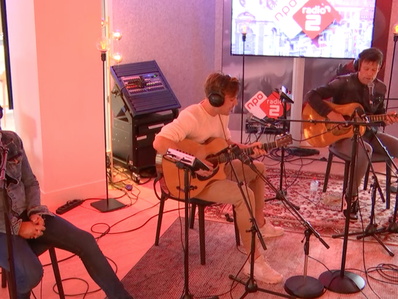 3JS - 'De Brug' live bij Muziekcafé