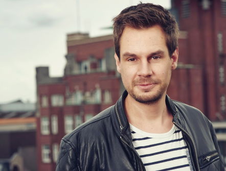 Sidekick Thijs is ziek! De vervanger belt hem op...