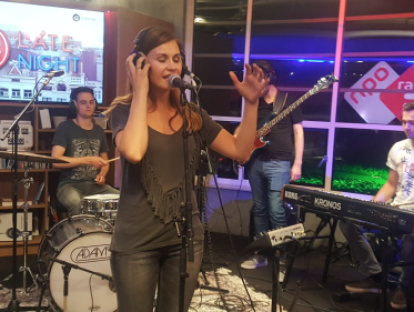 Romi Cage - Where Do You Go live @ Roodshow Late Night