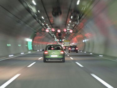 Nationale Politie: elke auto moet een alcoholslot, snelheidsbegrenzer en telefoon-block