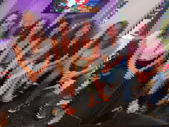 The Bluebirds (ft. Kris Berry) spelen 'All Good My Dear' (live @ FraGiel)