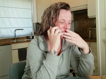 Kiona emotioneel door verrassingsverzoekje van De Coronas