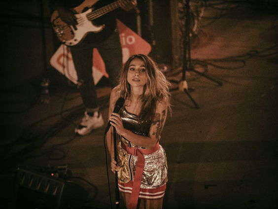 Is de liefde over? Nona heldert verhaal achter 'Don't Cry Me A River' op