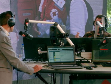 Merlijn Stoffels van het Rode Kruis laat weten wat er met het geld gebeurt