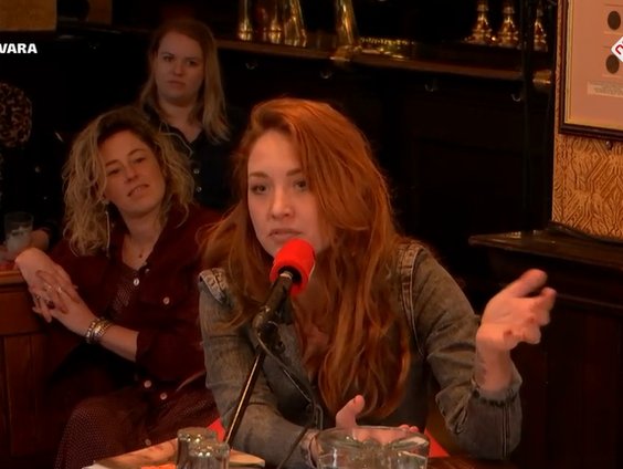 Een jeugdtrauma ging een eigen leven leiden in het hoofd van Malou Holshuijsen. Ze schreef het van zich af in Zachtop lachen