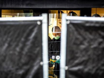 Liquidatie op klaarlichte dag in Delft! Is het een afrekening in het criminele circuit?