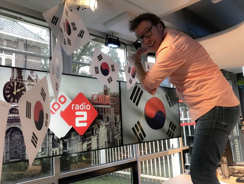 Bert krijgt een taallesje Zuid-Koreaans