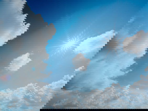 Airco-installateur Mathieu heeft het door crisis veel drukker dan vorig jaar