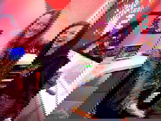 Jip Rigter, dochter van radio-dj Wim Rigter, maakt inmiddels zelf radio