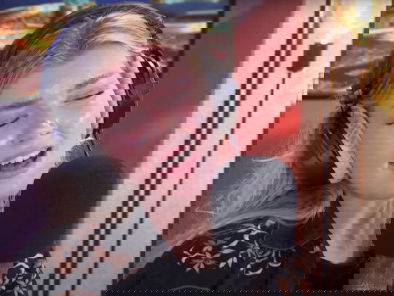 Hannah Mae - 'Little Things' | 'Speeding Ticket' | live in Muziekcafé