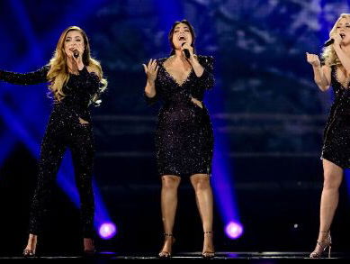 Kijken we naar het Songfestival of naar Ajax?