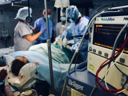 Muziek werkt pijnstillend tijdens een operatie, hoe kan dat?