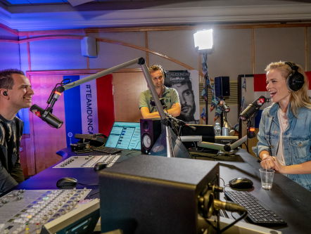 Ilse DeLange in de studio