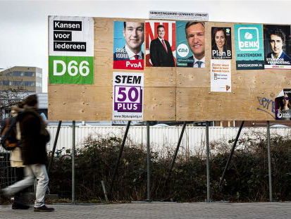 De poster plak oorlog is weer begonnen!