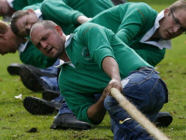 Ex-bokser Arnold Vanderlyde gaat 'Touwtrekken voor Doekoe' voor sportieve schoolpleinen