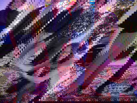 Son Mieux & Stephanie Struijk coveren 'Blowin' In The Wind'.