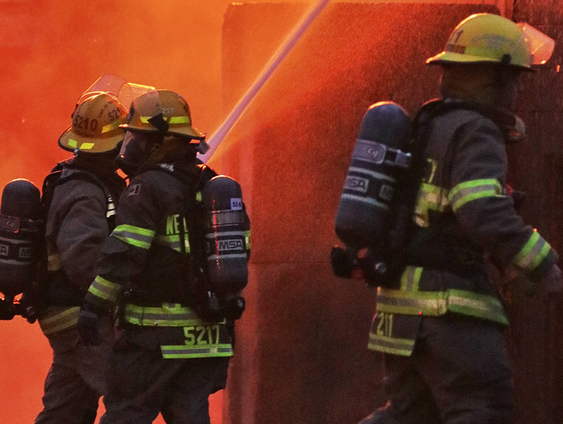 Verslaggever Lieuwe van Slooten praat je bij over de gigantische brand in de Schilderswijk