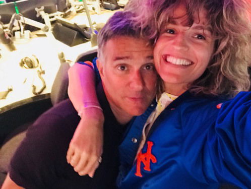 Topvoetballers verdienen zoveel, daar mag wel wat van af.