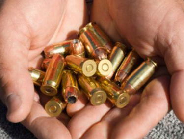 De kogels vliegen Michiel Vos weer om de oren in de VS