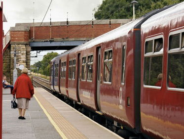 Ruben redde een oude vrouw van het spoor voor de trein kwam aandenderen