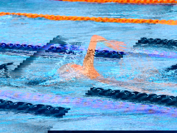 Waarom Noeki Klein 100 x 100 meter zwemt