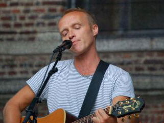 Stef Bos net weer terug in Nederland na lockdown in Zuid-Afrika