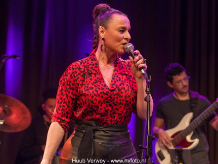 Bellen met Trijntje Oosterhuis