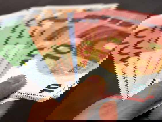 Trudy jaagt zichzelf op torenhoge kosten door te bellen met WILDGROEI.