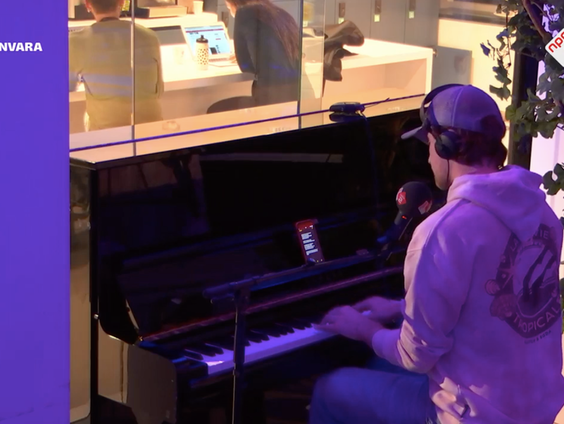 Thom Benjamin- Song For Rachel (Live @ Giel)