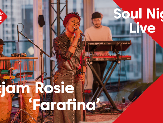 Ntjam Rosie live met Farafina tijdens Soul Night Live