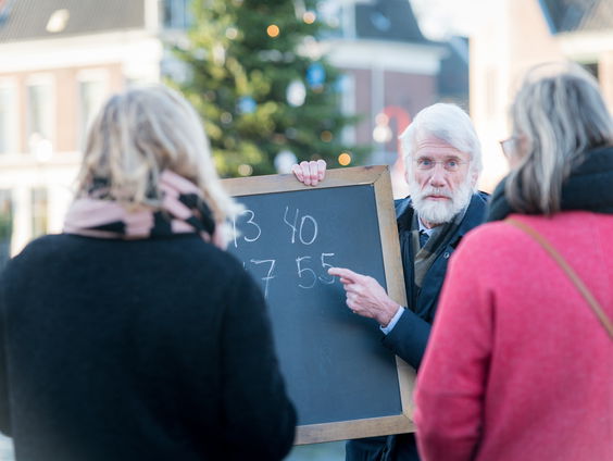 Nemen we mensen met een accent of dialect minder serieus? Erik Scherder onderzocht het!