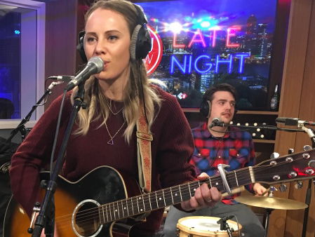 Rivers live in de Roodshow