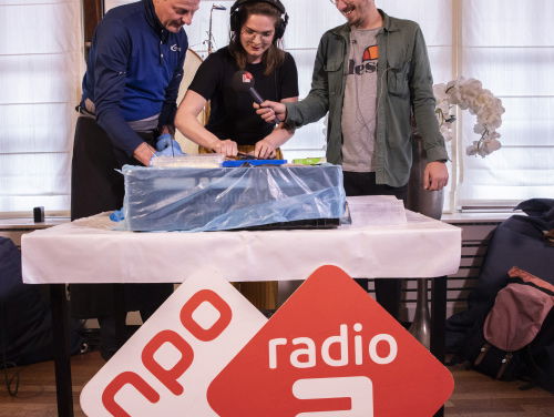 Cielke leert hoe het is om een vis schoon te maken