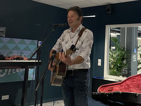 Piter Wilkens te gast in Thuis op 5