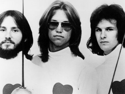 America staat in een niet uitverkocht Tivoli... waarom niet? Popjournalist Chris van Oostrom verteld meer.