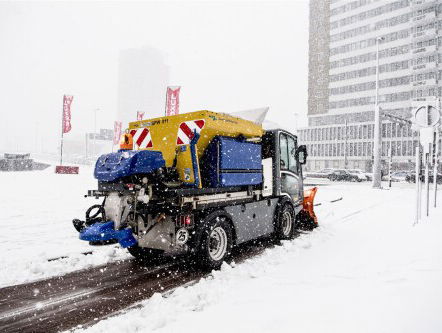 Strooiwagens van Rijkswaterstaat de weg op voor test
