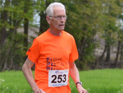 Epko (72): "Volgens de sportarts moet ik gewoon blijven hardlopen met mijn versleten heup."
