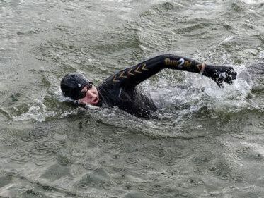 de burgemeester van Leeuwarden in afwachting van Maarten van der Weijden