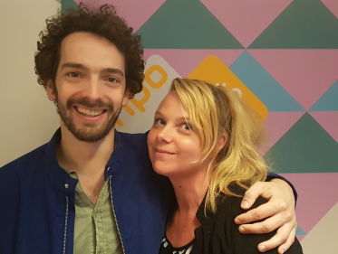 Harpist Remy van Kesteren speelt een harpquiz