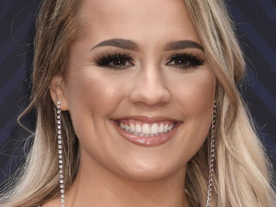 Country Roads: Gabby Barrett