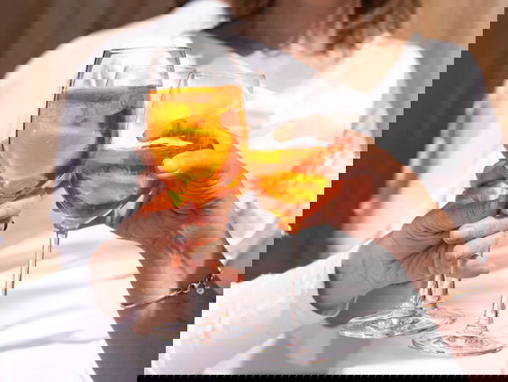 HZD: Waarom proosten we voordat we drinken?