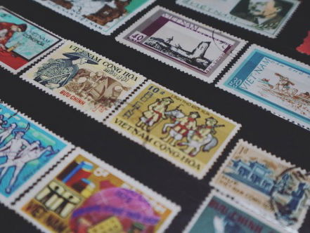 Lydia - singelloop met postzegel op haar hoofd