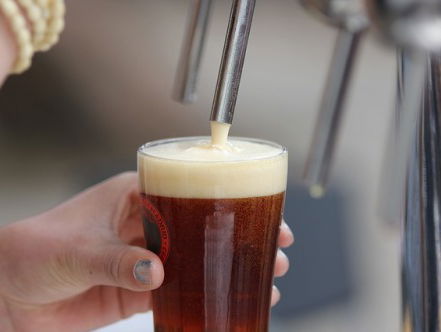 Wat gebeurt er met al dat overschot aan bier in de kroegen van Nederland?