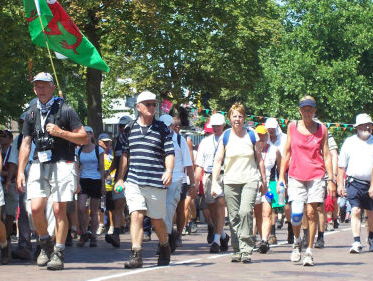 Bert van der Lans loopt Nijmeegse Vierdaagse voor de 71e keer dit jaar